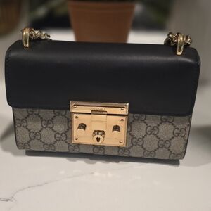  Gucci Small GG shoulder bag